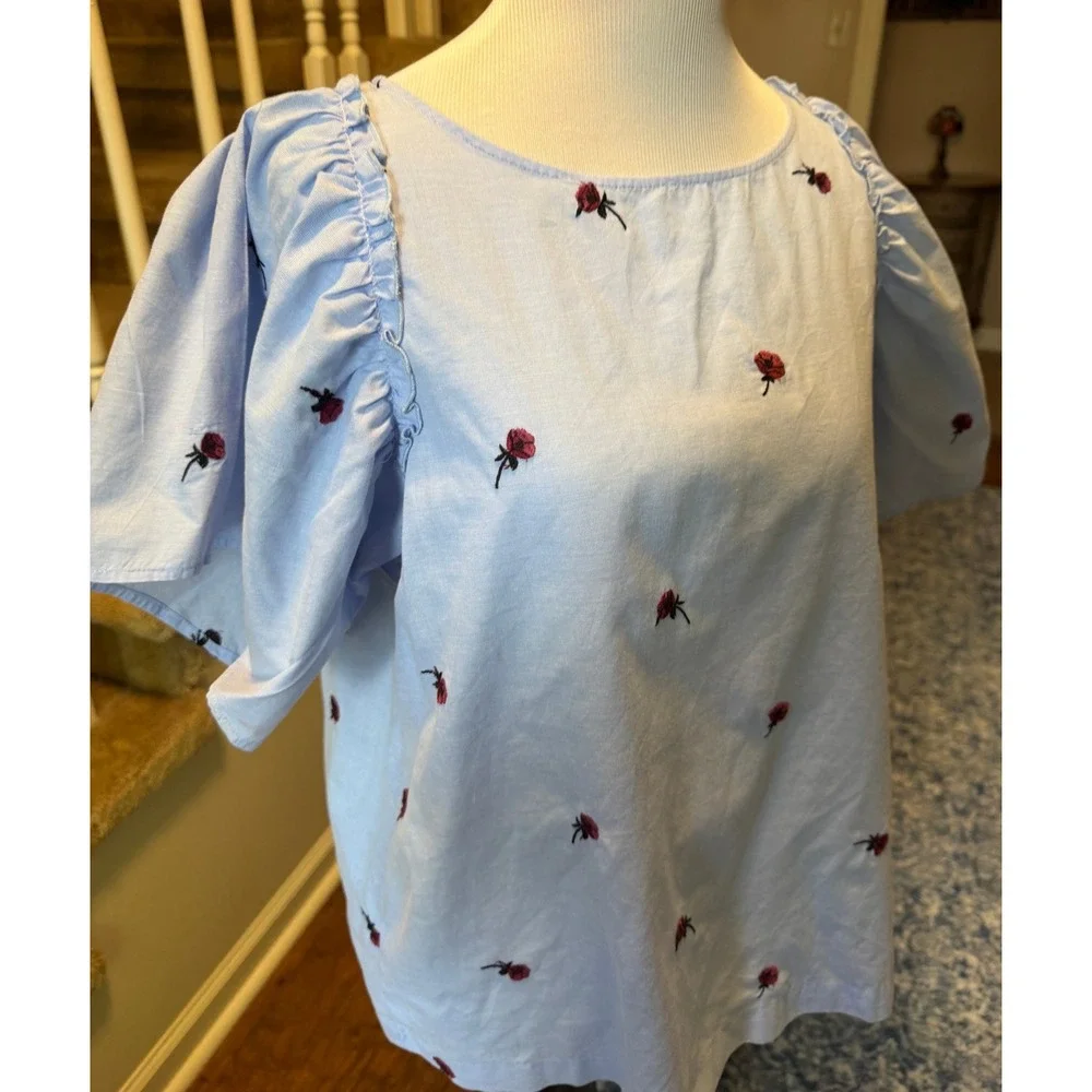 LOFT Blue Embroidered Rose Puff Sleeve Blouse Top Medium Short Sleeve Ruffle